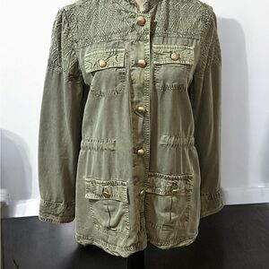 Chico's Green Utility Jacket with Military-Inspired Design